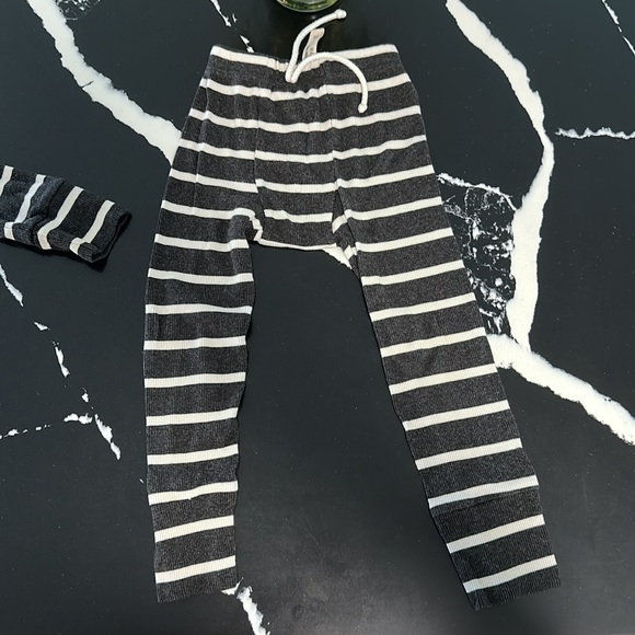 Childhoods Clothing Rib Knit pajama set- 3T - Picture 4 of 5